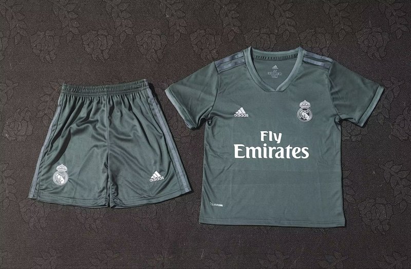Niño Retro_Real Madrid 18-19 away kid