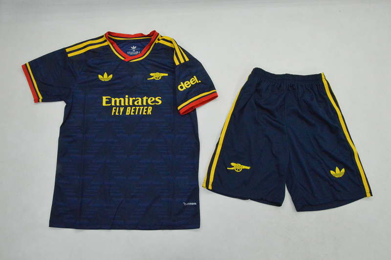 Niño_Arsenal 26-27 away kid