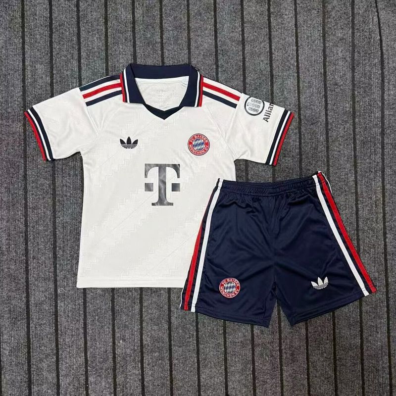 Niño_Bayern 26-27 away kid