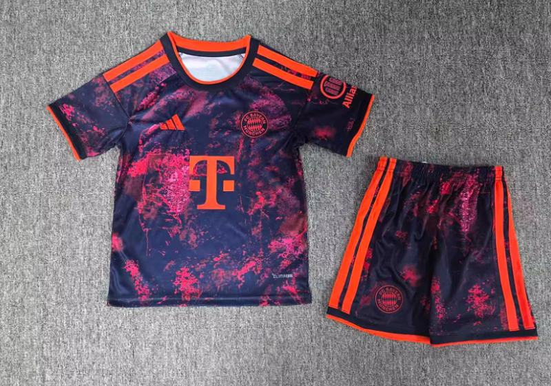 Niño_Bayern 26-27 third away kid