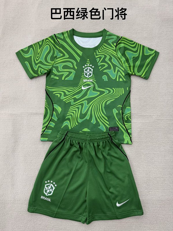 Niño_Brazil 2026 green GK kid