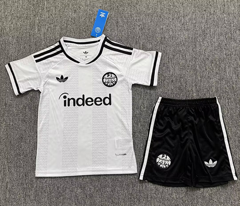 Niño_Frankfurt 26-27 away kid
