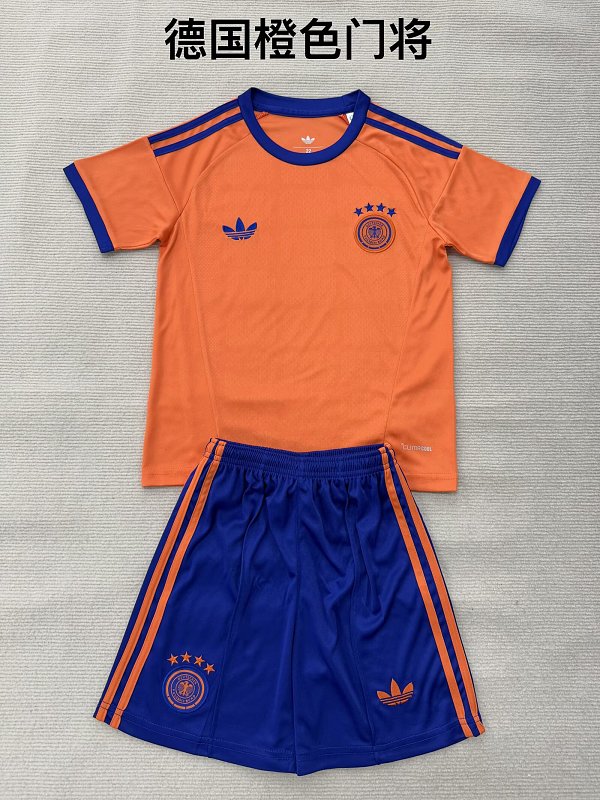 Niño_Germany 2026 orange GK kid