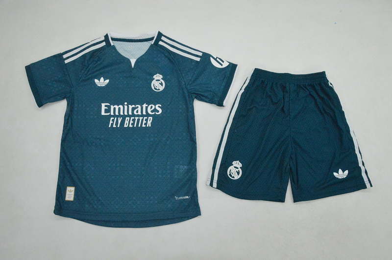 Niño_Madrid 26-27 green away kid kit player