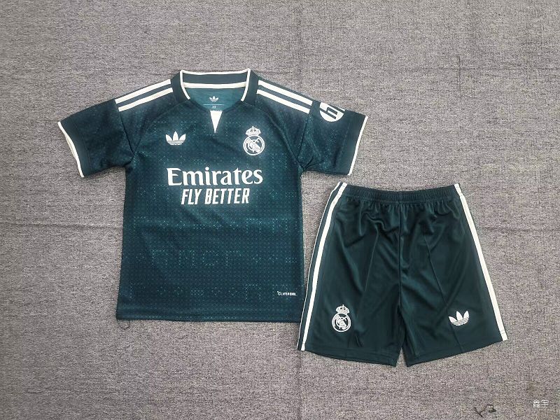 Niño_Madrid 26-27 green away kid