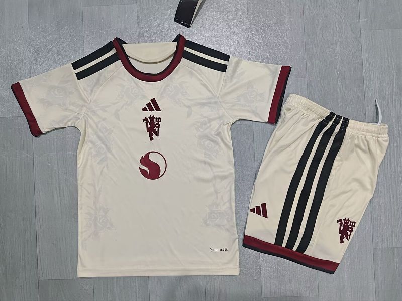 Niño_Man u 26-27 third away kid