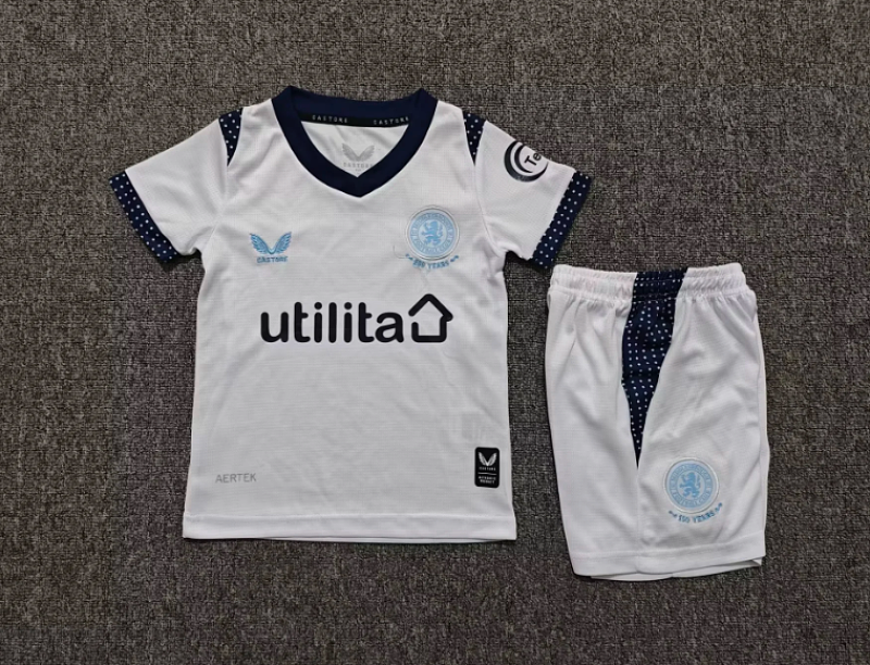 Niño_Middlesbrough 26-27 away kid