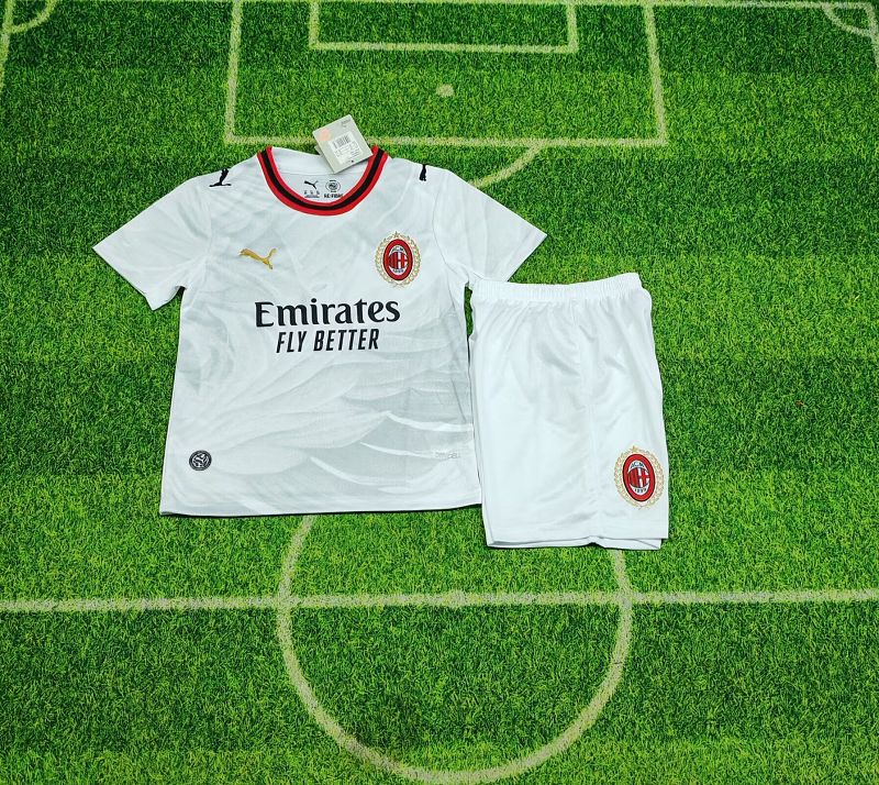 Niño_Milan 26-27 away kid