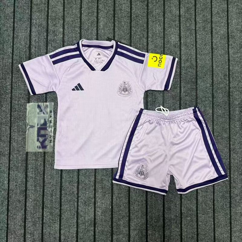 Niño_Newcastle 26-27 third away kid