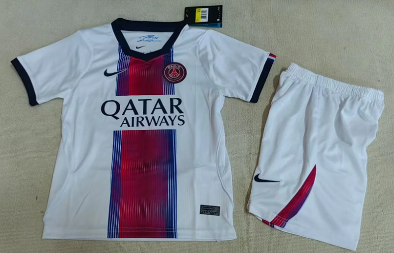 Niño_Paris 26-27 white away kid