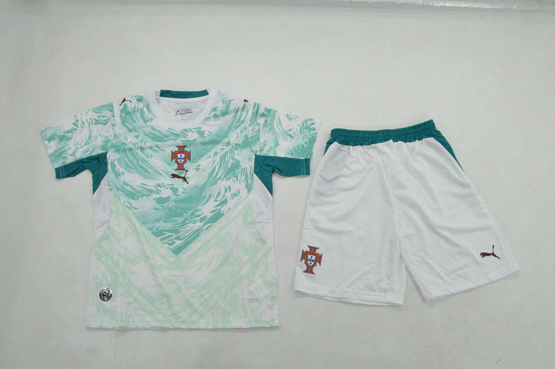 Niño_Portugal 26 away kid kit player
