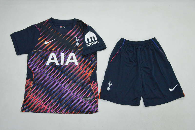 Niño_Tottenham 26-27 away kid