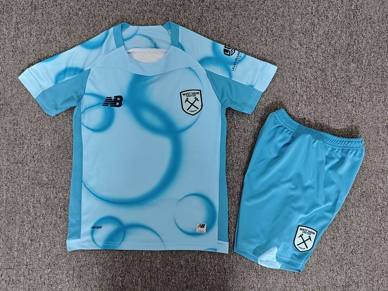 Niño_West ham 26-27 third away kid